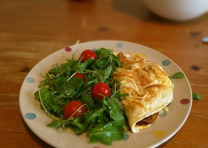 Recipe of Award-winning Coconut oil cheese and ham omelette