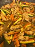 Pollo saltato con verdure