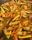 Pollo saltato con verdure