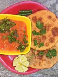 आलू की पूरी (Aloo ki puri recipe in hindi) रेसिपी मुख्य फोटो