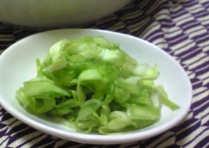 10-Minute Lightly Pickled Cabbage with Granulated Soup Stock