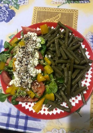 Una foto de Ensalada 🥗 y habichuelas al vapor