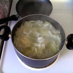 A picture of boiled cabbage.
