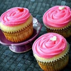A picture of Pink Lemon Cupcakes.