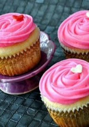 A picture of Pink Lemon Cupcakes.
