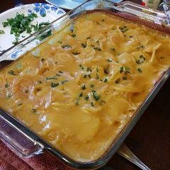 A picture of Creamy Bacon Scalloped Potatoes.