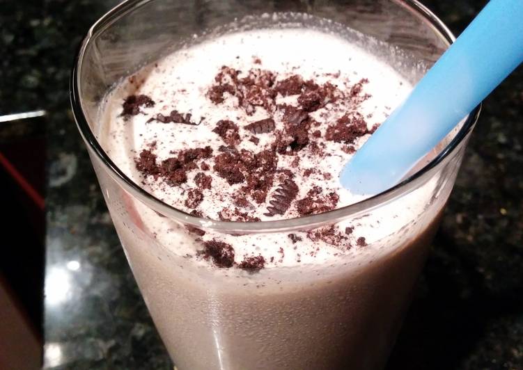 Recipe of Super Quick Homemade Spiked Oreo Milkshake with Baileys and Kahlua