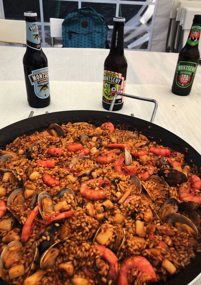 Una foto de Paella de marisco