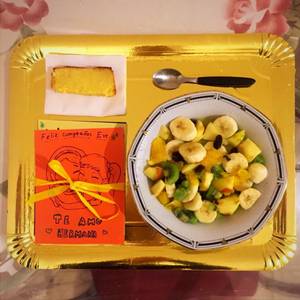 Desayuno sorpresa saludable: budín de limón y ensalada de frutas