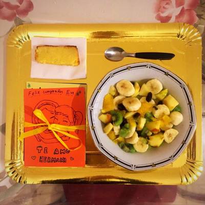 Desayuno sorpresa saludable: budín de limón y ensalada de frutas Receta de  geri : @ en Instagram- Cookpad