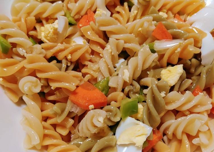Ensalada de pasta tricolor 🌿🥚