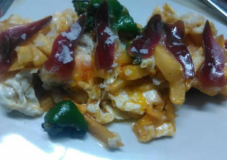 Huevos estrellados con jamón de pato y mi cuit de foie