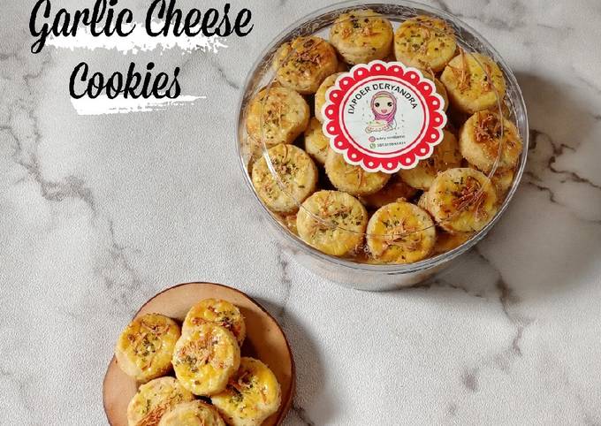 Langkah Mudah untuk Membuat Garlic Cheese Cookies Anti Gagal