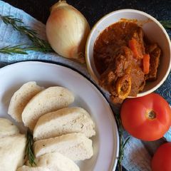 A picture of Beef Curry and Bamboo Steamer Dumplings.