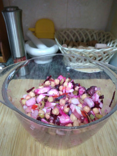 Una foto de Ensalada de garbanzos con pulpo