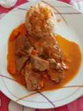 Lenguas guisadas con arroz blanco