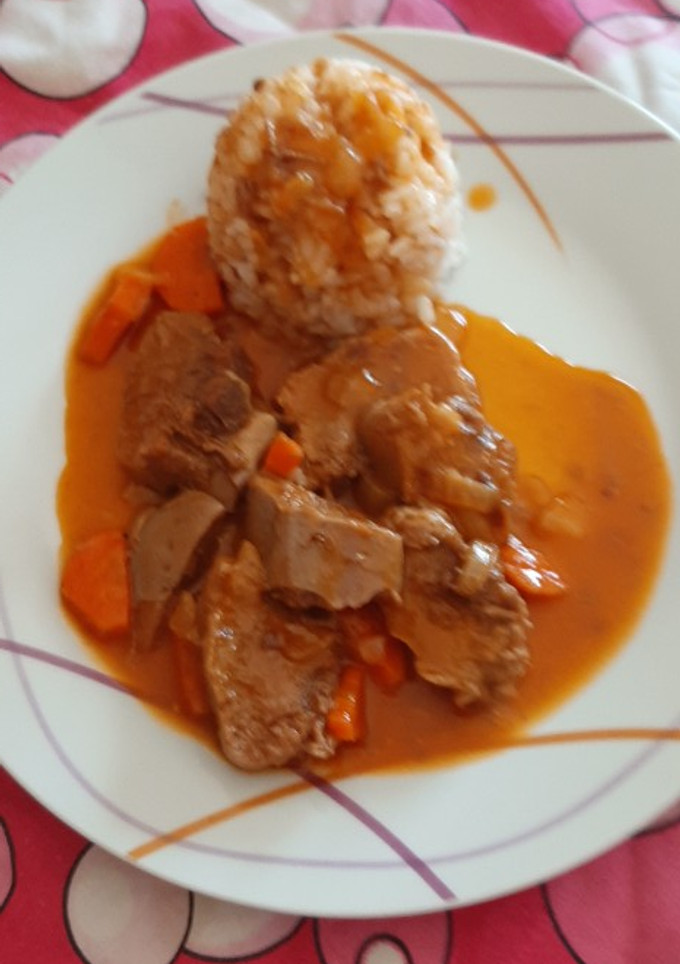 Una foto de Lenguas guisadas con arroz blanco