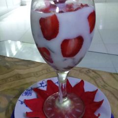 Strawberry custard 🍓🍨🍓#FOODIESANDFRIENDS A picture of Strawberry custard 🍓🍨🍓#FOODIESANDFRIENDS.