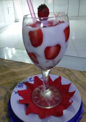 A picture of Strawberry custard 🍓🍨🍓#FOODIESANDFRIENDS.