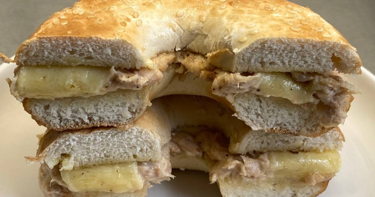 Deany's bagel tuna melt Recipe by Nadine Schweitzer Cookpad