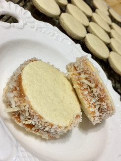 Una foto de Alfajores