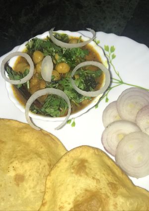 A picture of Chole bhature.