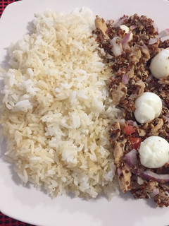 Una foto de Atún con quinoa roja