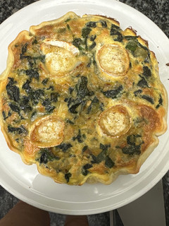 Una foto de 458. Quiche de espinacas y queso de cabra (principal pizza)