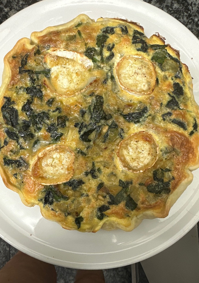 Una foto de 458. Quiche de espinacas y queso de cabra (principal pizza)