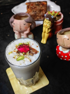खजूर ठंडाई शेक रेसिपी मुख्य फोटो