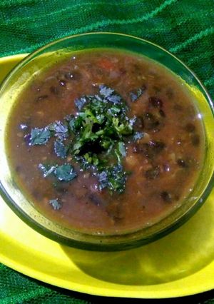 A picture of Black urad daal.