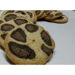A picture of Leopard print malai cookies.