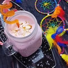 A picture of Strawberry dry fruit shake (fresh strawberry).