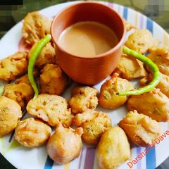 A picture of Methi Pakoda Fenugreek fritters.