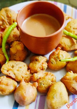 A picture of Methi Pakoda Fenugreek fritters.