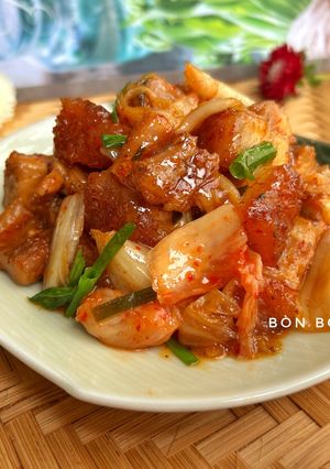 Hình của món Heo Quay Kho Kim Chi.