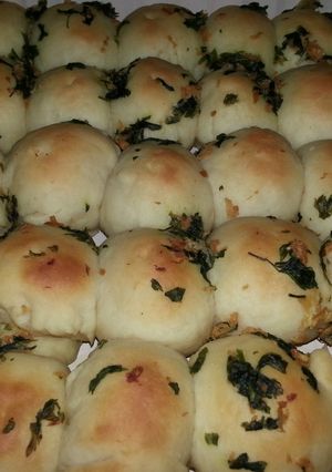 A picture of Garlic cheeze balls.