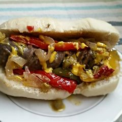 A picture of Chicago-style "Sassidge Sangwitch".