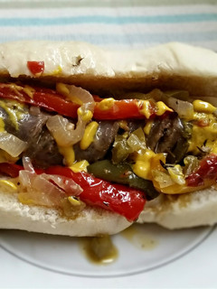 A picture of Chicago-style "Sassidge Sangwitch".