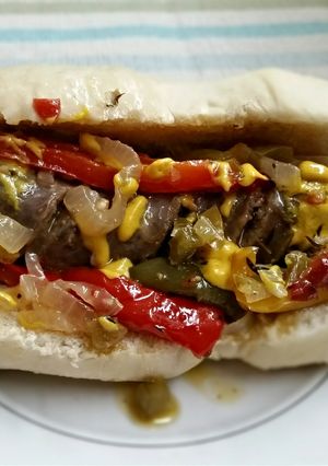 A picture of Chicago-style "Sassidge Sangwitch".