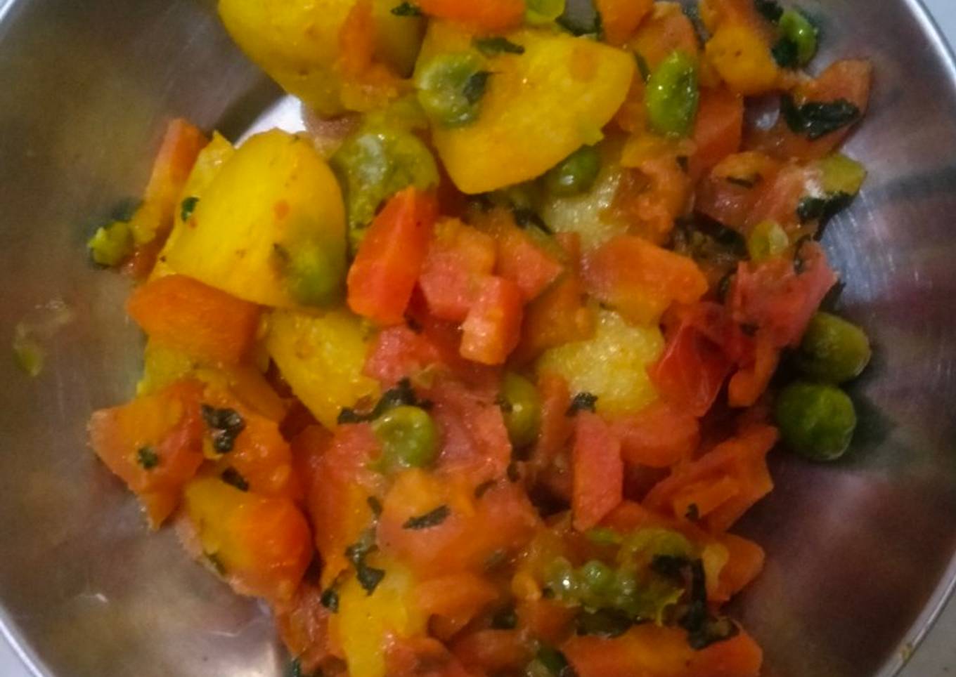 Gajar matar aloo ki sabji
