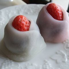 A picture of Strawberry Daifuku Strawberry Princesses.