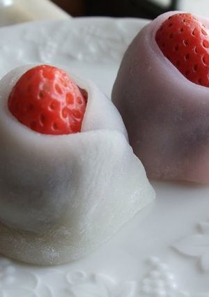 A picture of Strawberry Daifuku Strawberry Princesses.
