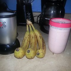 A picture of Strawberry banana smoothie.