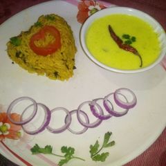 A picture of Green onion rice with curry.
