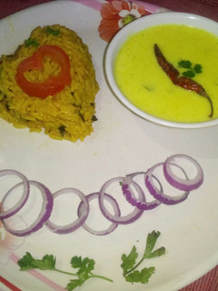 A picture of Green onion rice with curry.