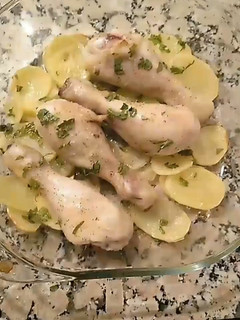 Una foto de Muslos de pollo