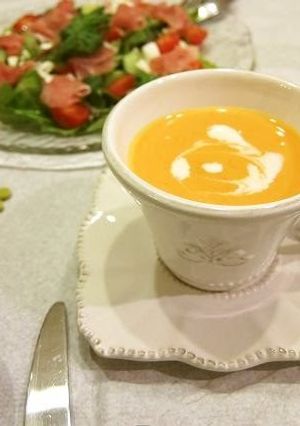 A picture of Creamy Carrot and Red Bell Pepper Soup.