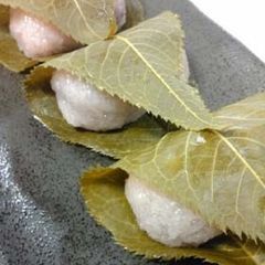A picture of Easy Sakura-mochi for Cherry Blossom Viewings.