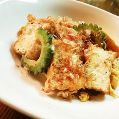 A picture of Bitter Melon Champuruu with Atsuage.